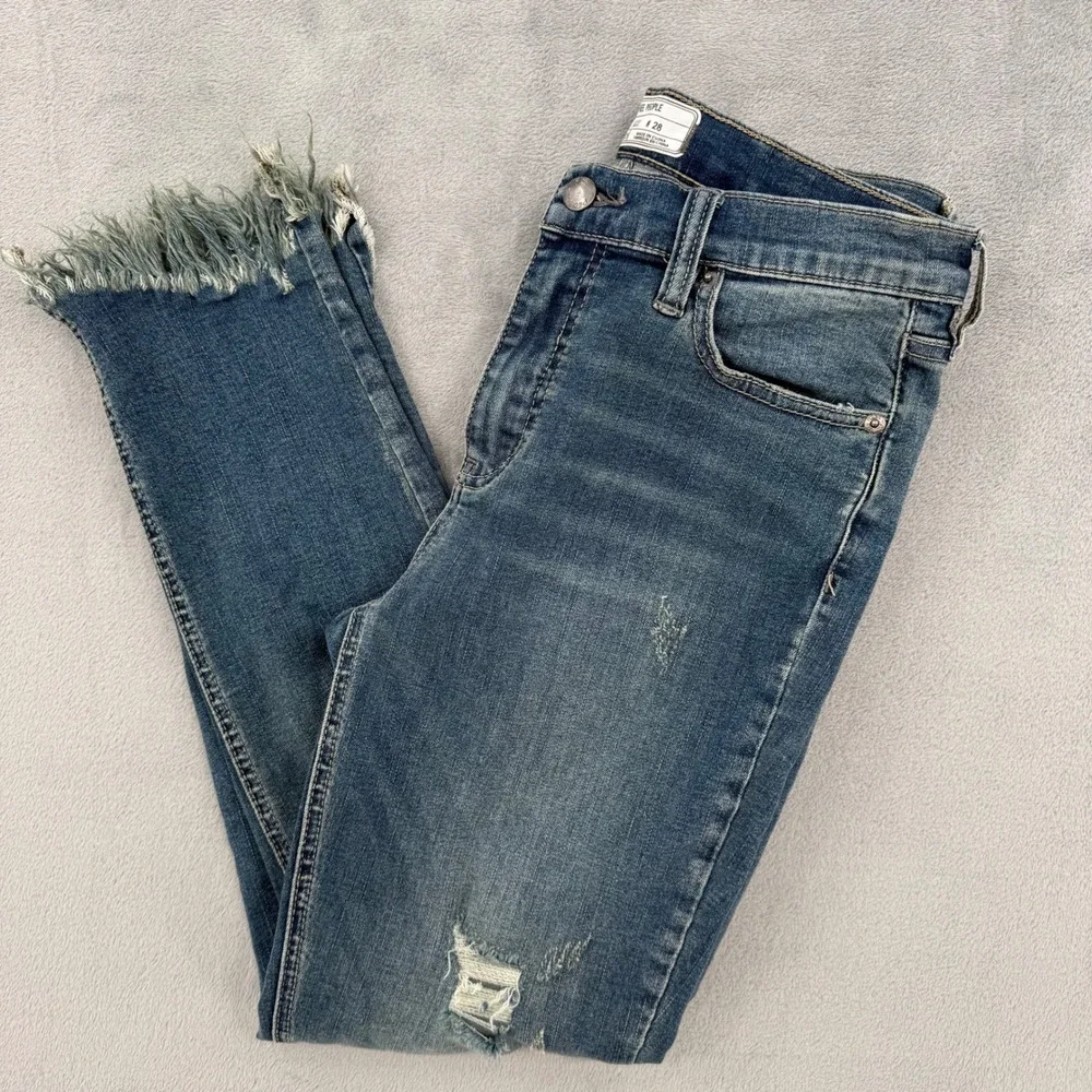 Free People Distressed Frayed Hem Crop Jeans Blue Denim Womens Size 28‎